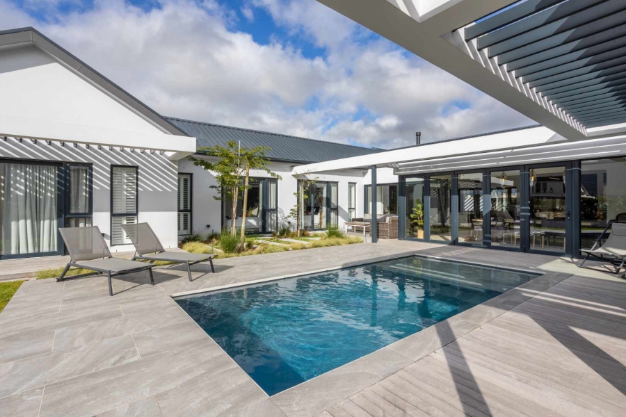 To Let 5 Bedroom Property for Rent in Val De Vie Estate Western Cape
